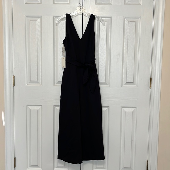 LAST CHANCE Wilfred Aritzia Ecoulement V Jumpsuit - Picture 3 of 11